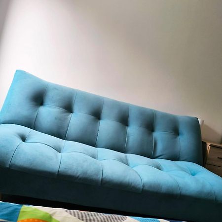 Spacious Double Bedroom With Private Toilet And Shared Kitchen With On Premesis Parking 奥尔德伯里 外观 照片